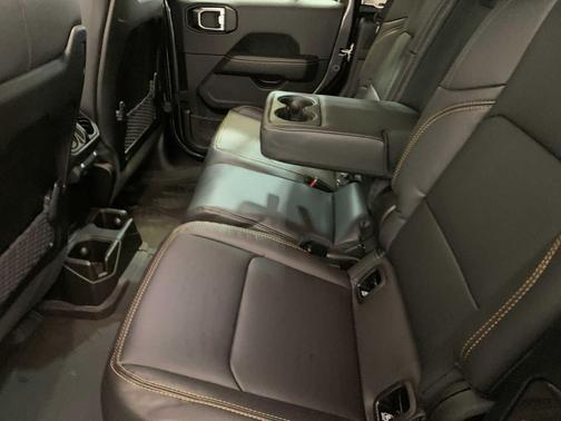 2025 Jeep Gladiator High Tide