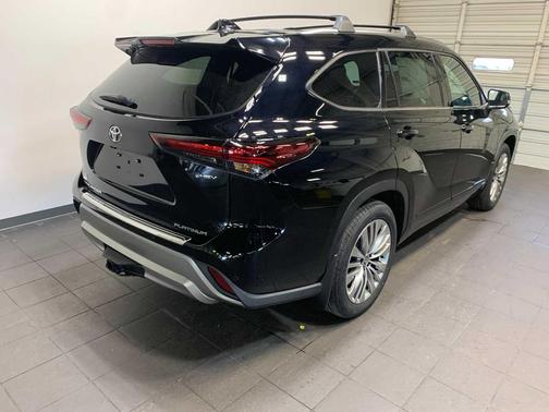 2026 Toyota Highlander Hybrid Platinum