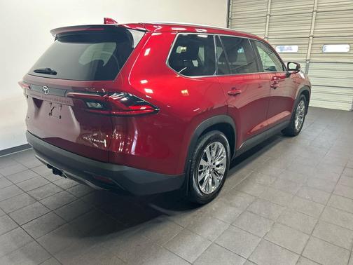 Ruby Flare Pearl 2025 Toyota Grand Highlander Platinum
