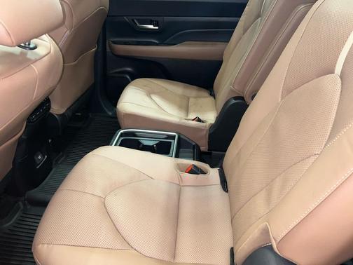 Ruby Flare Pearl 2025 Toyota Grand Highlander Platinum