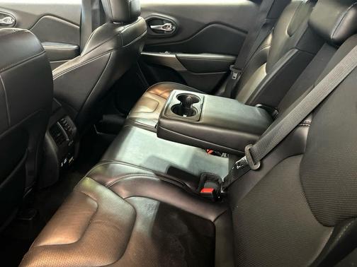 Diamond Black Crystal Pearlcoat 2021 Jeep Cherokee Limited