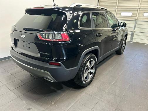 Diamond Black Crystal Pearlcoat 2021 Jeep Cherokee Limited