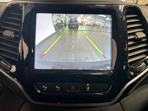 Diamond Black Crystal Pearlcoat 2021 Jeep Cherokee Limited