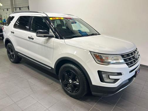 Oxford White 2017 Ford Explorer XLT