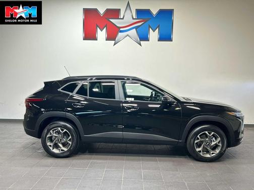 GB0 MOSAIC BLACK METALLIC 2026 Chevrolet Trax LT