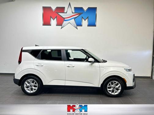Snow White Pearl 2022 Kia Soul S