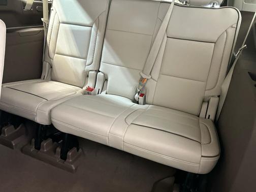 White Frost Tricoat 2023 GMC Yukon XL Denali
