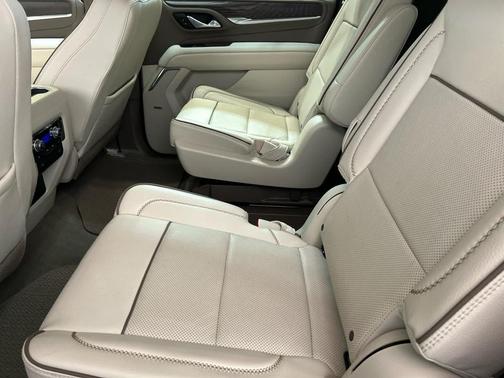 White Frost Tricoat 2023 GMC Yukon XL Denali
