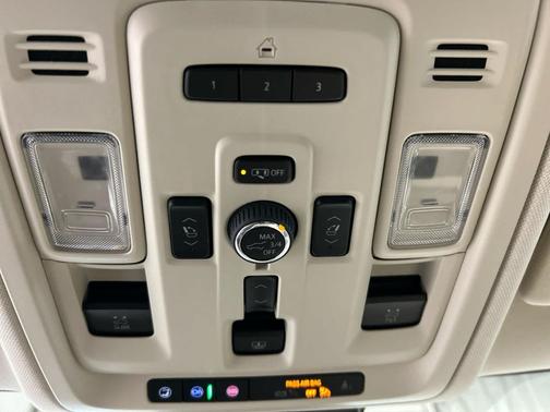 White Frost Tricoat 2023 GMC Yukon XL Denali