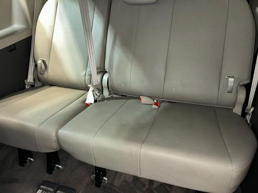 Silver Sky Metallic 2018 Toyota Sienna XLE