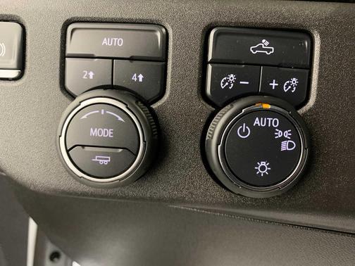 Summit White 2025 Chevrolet Silverado 1500 LT