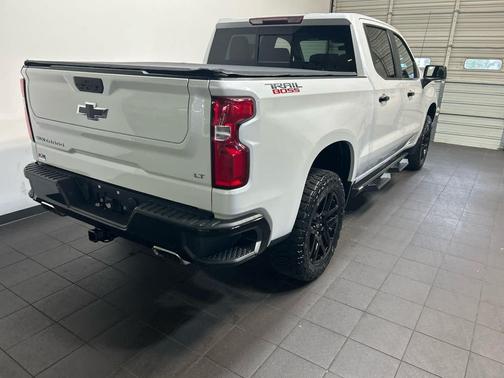 Iridescent Pearl Tricoat 2021 Chevrolet Silverado 1500 LT Trail Boss