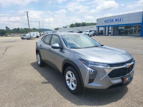 Sterling Gray Metallic 2026 Chevrolet Trax LS