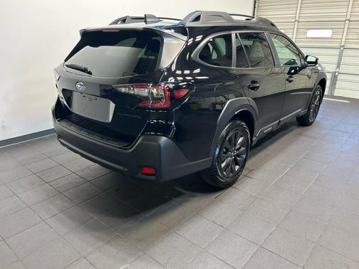 Crystal Black Silica 2025 Subaru Outback Onyx Edition