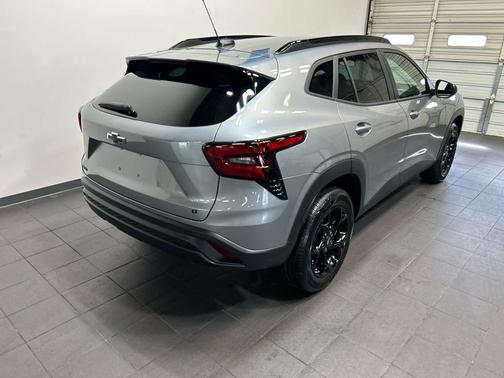 Sterling Gray Metallic 2026 Chevrolet Trax LT