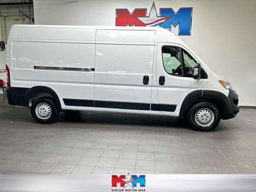 Bright White Clearcoat 2024 RAM ProMaster 2500 Tradesman