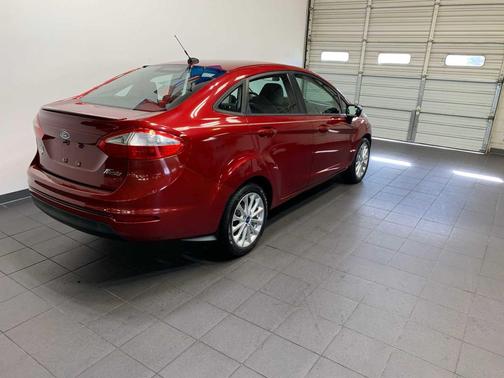 Ruby Red Metallic Tinted Clearcoat 2014 Ford Fiesta SE