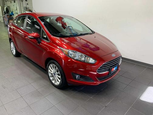Ruby Red Metallic Tinted Clearcoat 2014 Ford Fiesta SE