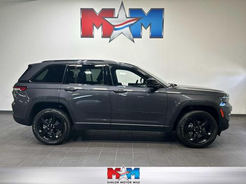 Baltic Gray Metallic Clearcoat 2023 Jeep Grand Cherokee Altitude