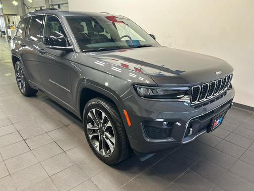 Baltic Gray Metallic Clearcoat 2025 Jeep Grand Cherokee Overland