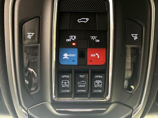 Baltic Gray Metallic Clearcoat 2025 Jeep Grand Cherokee Overland