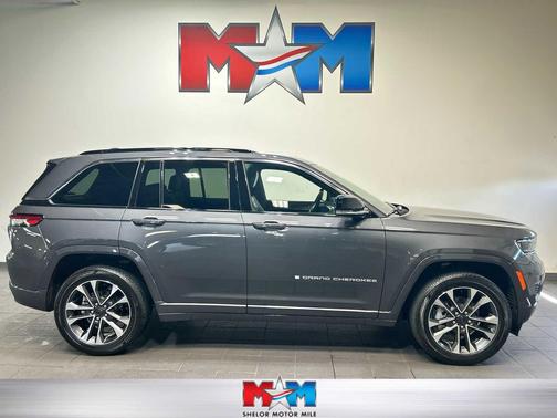 Baltic Gray Metallic Clearcoat 2025 Jeep Grand Cherokee Overland