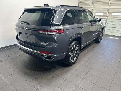 Baltic Gray Metallic Clearcoat 2025 Jeep Grand Cherokee Overland