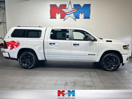 Bright White Clearcoat 2025 RAM 1500 Big Horn/Lone Star