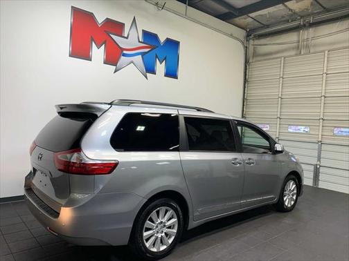 2017 Toyota Sienna XLE