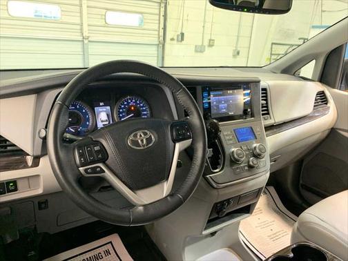 2017 Toyota Sienna XLE