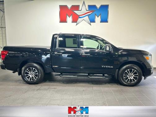 Super Black 2023 Nissan Titan SV