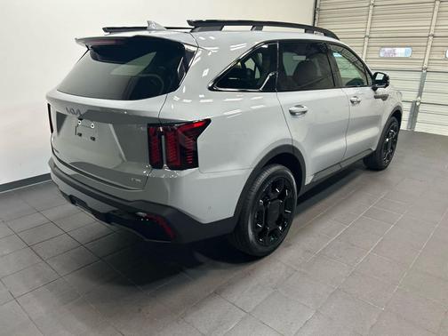 Wolf Gray 2026 Kia Sorento SX