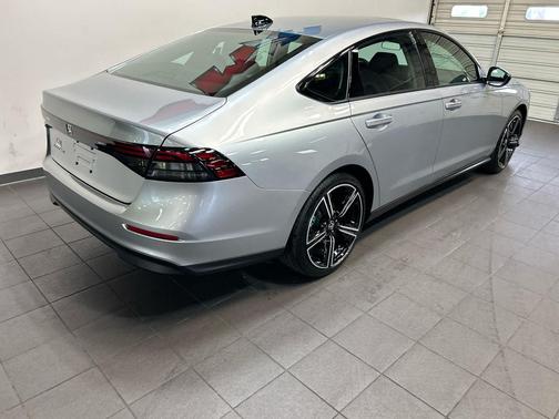 Solar Silver Metallic 2026 Honda Accord SE