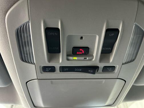 Magnetic Gray Metallic 2024 Toyota Highlander Hybrid XLE