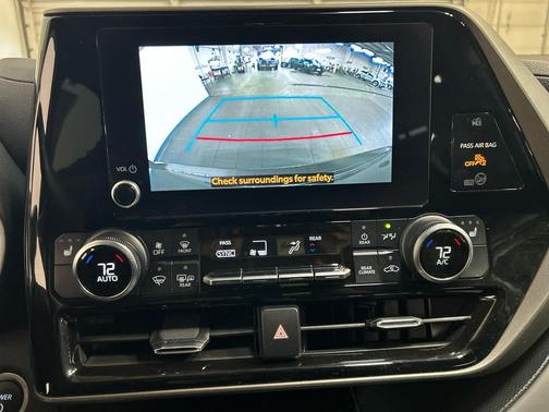 Magnetic Gray Metallic 2024 Toyota Highlander Hybrid XLE