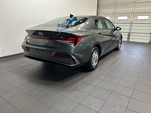 Amazon Gray 2026 Hyundai ELANTRA SE