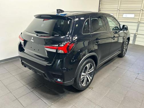 Labrador Black Pearl 2026 Mitsubishi Outlander Sport 2.0 ES