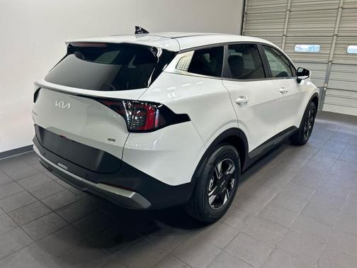 Snow White Pearl 2026 Kia Sportage LX