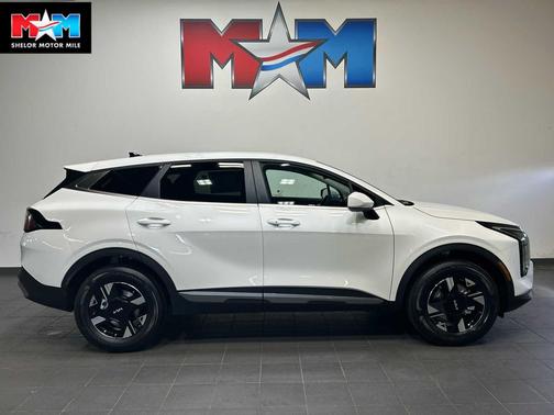 Snow White Pearl 2026 Kia Sportage LX