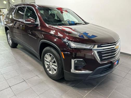 Black Cherry Metallic 2023 Chevrolet Traverse LT Cloth