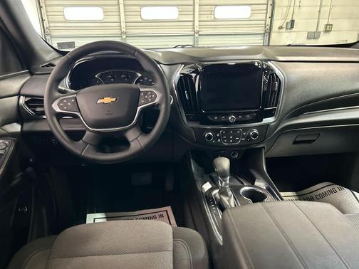 Black Cherry Metallic 2023 Chevrolet Traverse LT Cloth