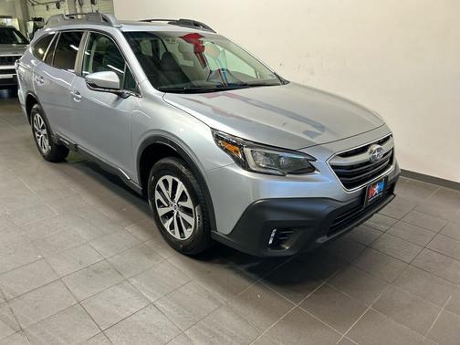 Ice Silver Metallic 2022 Subaru Outback Premium