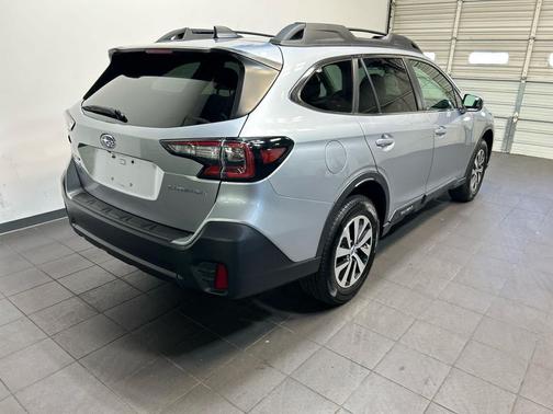 Ice Silver Metallic 2022 Subaru Outback Premium
