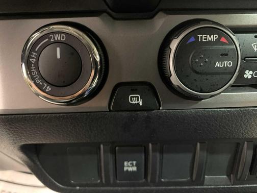 White 2022 Toyota Tacoma SR5