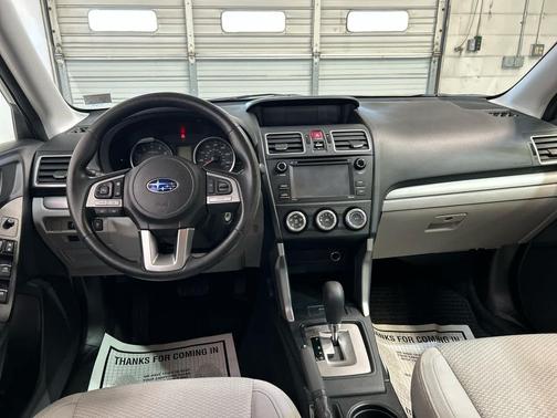 Crystal White Pearl 2018 Subaru Forester 2.5i