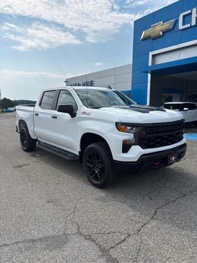 Summit White 2026 Chevrolet Silverado 1500 Custom Trail Boss