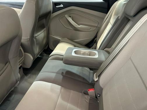 White Platinum Metallic Tri-Coat 2015 Ford Escape SE