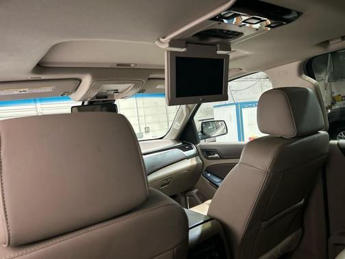 Champagne Silver Metallic 2017 Chevrolet Tahoe LT