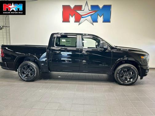 Diamond Black Crystal Pearlcoat 2026 RAM 1500 Big Horn/Lone Star