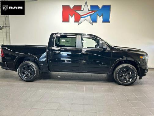 Diamond Black Crystal Pearlcoat 2026 RAM 1500 Big Horn/Lone Star